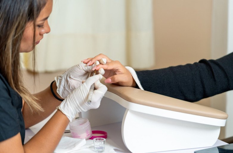 إزالة لون جل